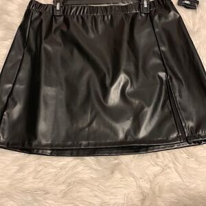 Shein 2XL black mini skirt with split on one side